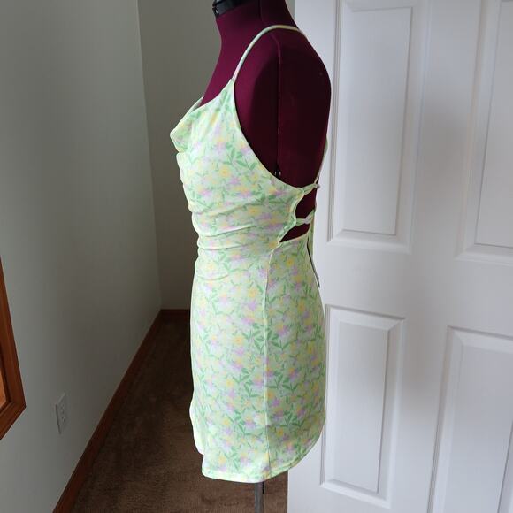 PrettyLittleThing Lime Ditzy Print Lace Up Back Shift Dress sz 4 mini halter NOS - Picture 3 of 16